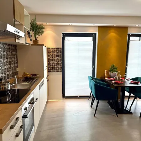 1 Apartment *