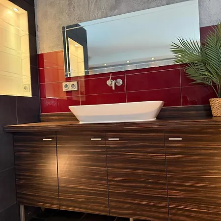 1 Apartment *