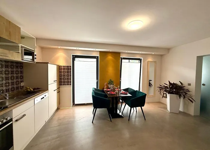 Διαμέρισμα 1 *